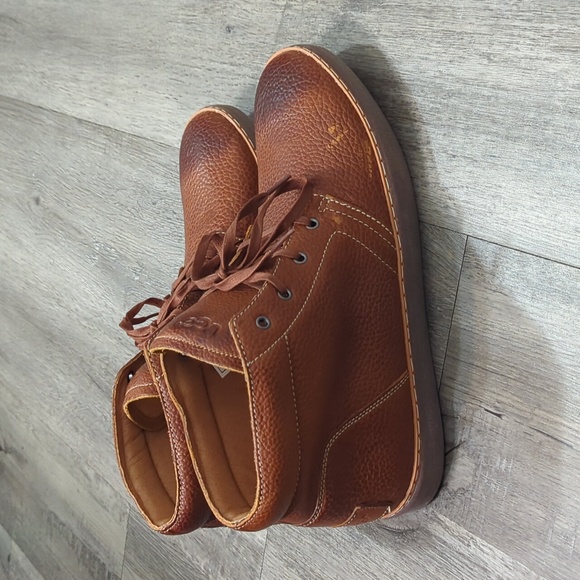 UGG Alin Leather Sneakers NWOT - Picture 2 of 10